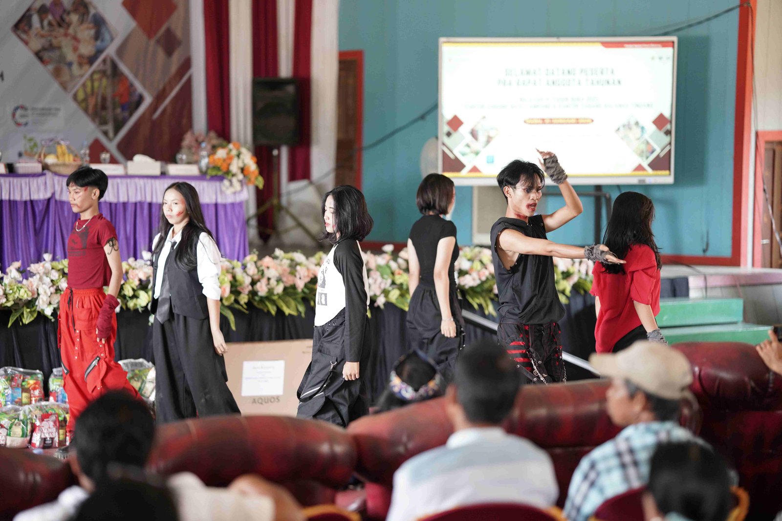 Sanggar Seni Antang Sangiang SMA Garing Tarantang Meriahkan Pra RAT CU Betang Asi